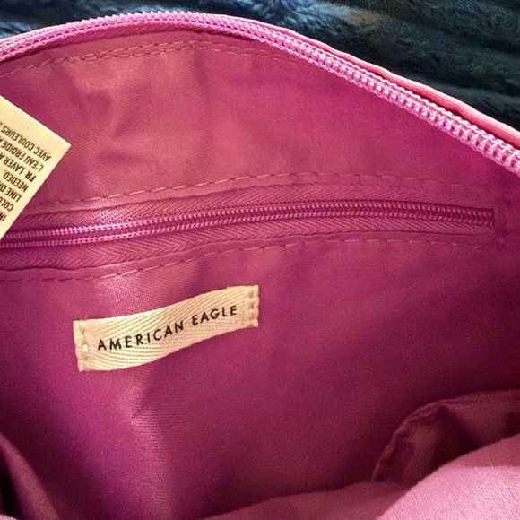 ☃️American Eagle Outfitters Pink Crossbody Bag - Picture 3 of 3